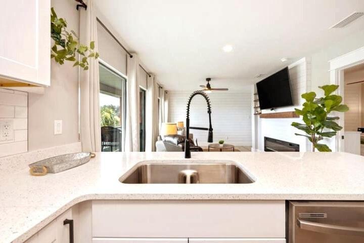 So Fire So Good 3 Comm Pools Lakeview Fireplace Ντέστιν Εξωτερικό φωτογραφία